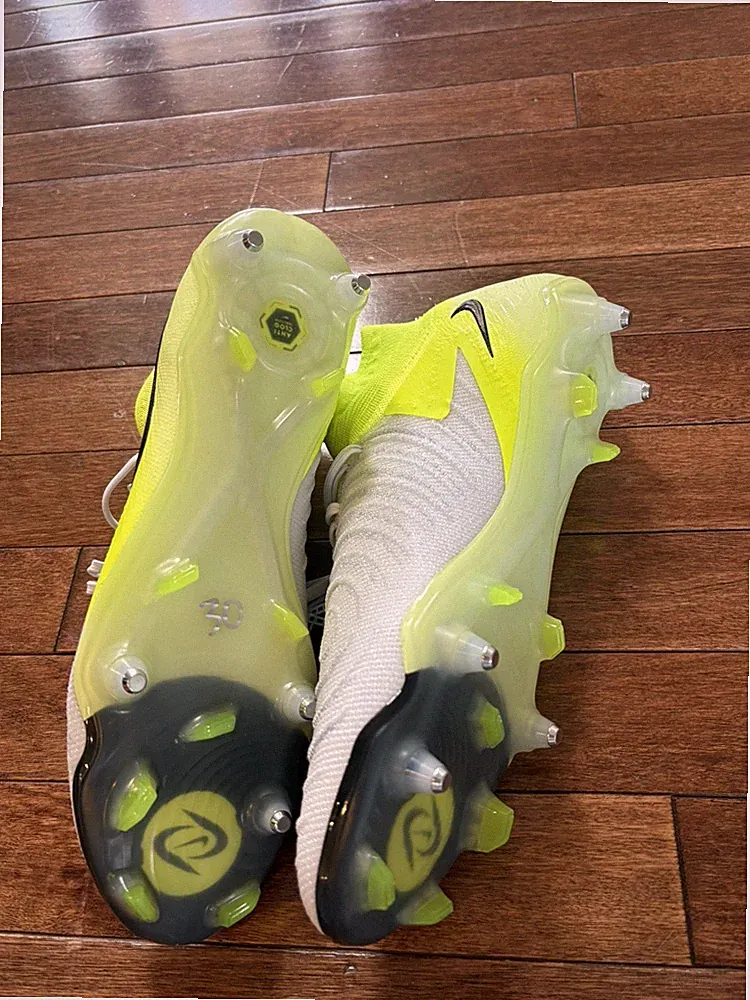 Nike Phantom Luna 2 Elite SG Pro Mad Voltage Soccer Cleats HF4363-003 Mens S 9.5