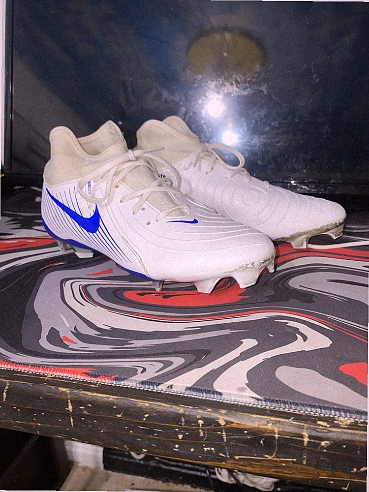 Nike Phantom Luna Cyclone 360 Academy Grass Cleats