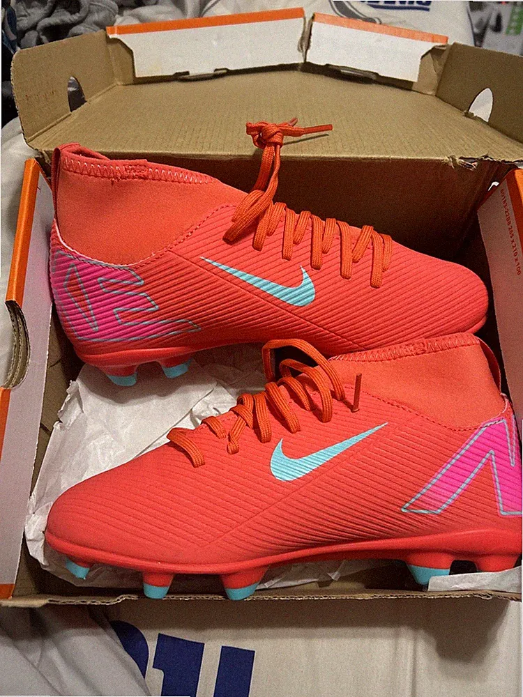 NIKE Phantom Luna Girls Soccer Cleats ~ Hot Dark Pink ~ YOUTH SIZE 5