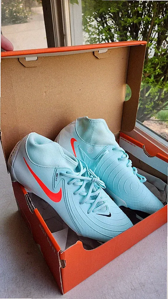 Nike Phantom Luna II Academy FG/MG Mint Soccer Cleats Women's US 10.5/ Men's 9