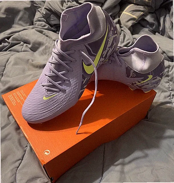 Nike phantom Luna II Academy FG Soccer Cleats Lilac Volt Mens Sz 11 HF1598-500