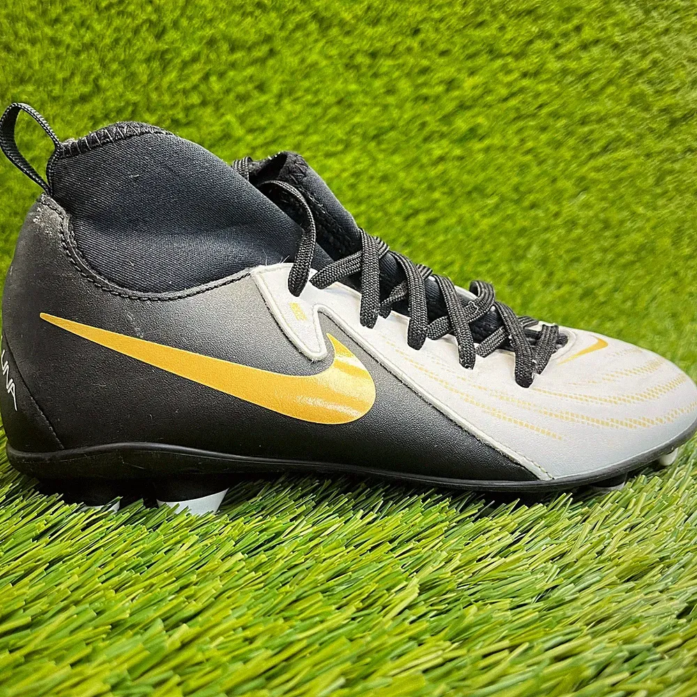 Nike Phantom Luna II FG Boys Size 2Y White Black Yellow Athletic Soccer Cleats