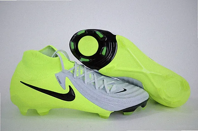 Nike Phantom Luna II PRO FG Soccer Cleats Shoes Volt FJ2575-003 Mens Size 10.5