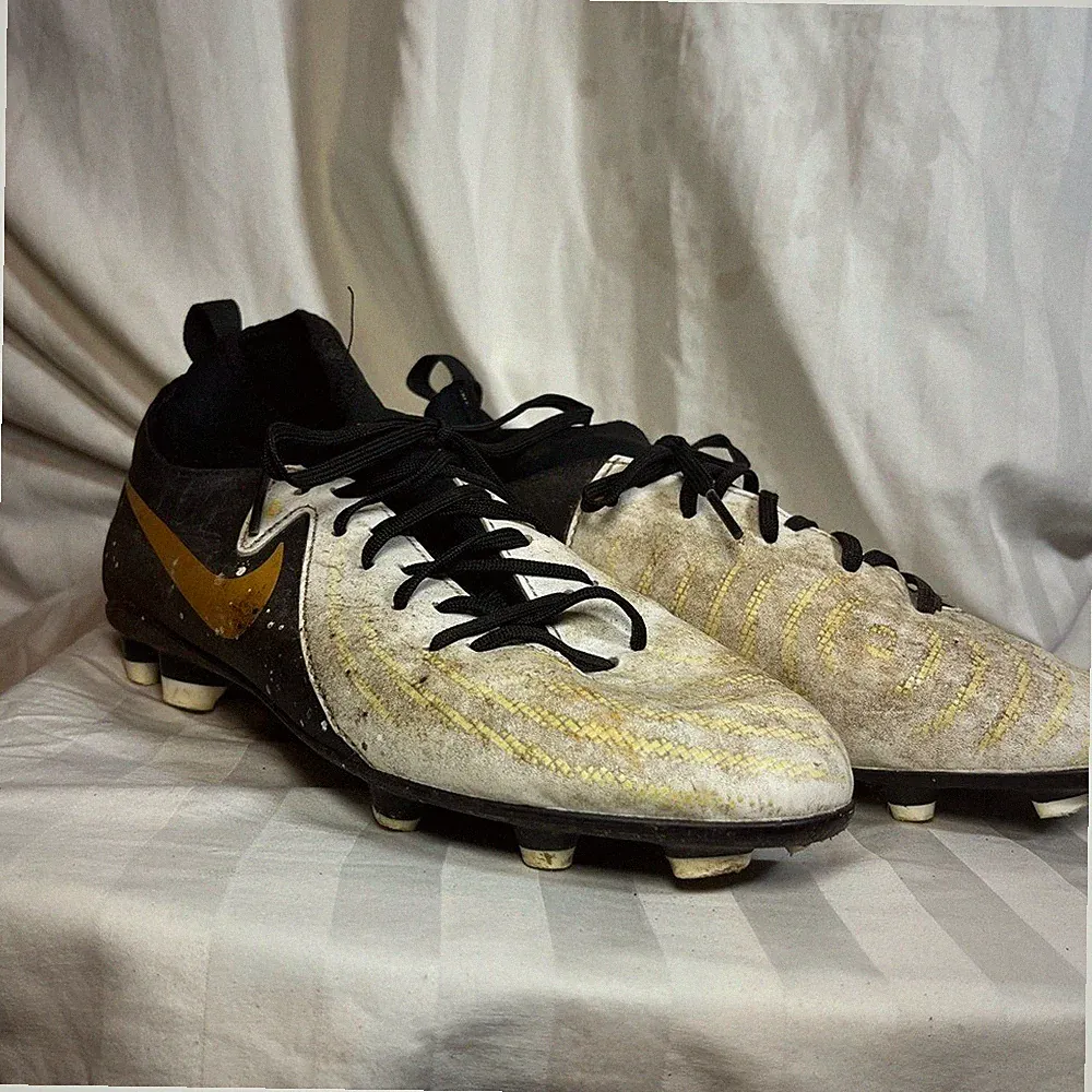Nike Phantom Luna Kids Soccer Cleats Black White Gold FJ2572-010 Size 5.5Y