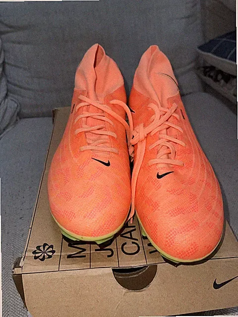 Nike Phantom Luna NU FG ' Women Size 10.5 Soccer Cleats FN8507-800