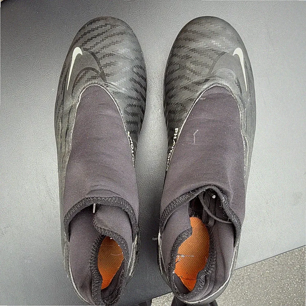 Nike Phantom Men’s Size 9 Soccer Cleats Black/Gray with Orange Studs