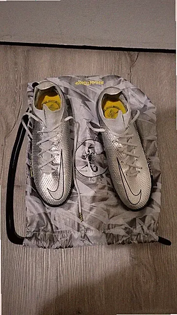 Nike Phantom Silver Black Yellow Plastic Cleats Low Top Soccer cleats