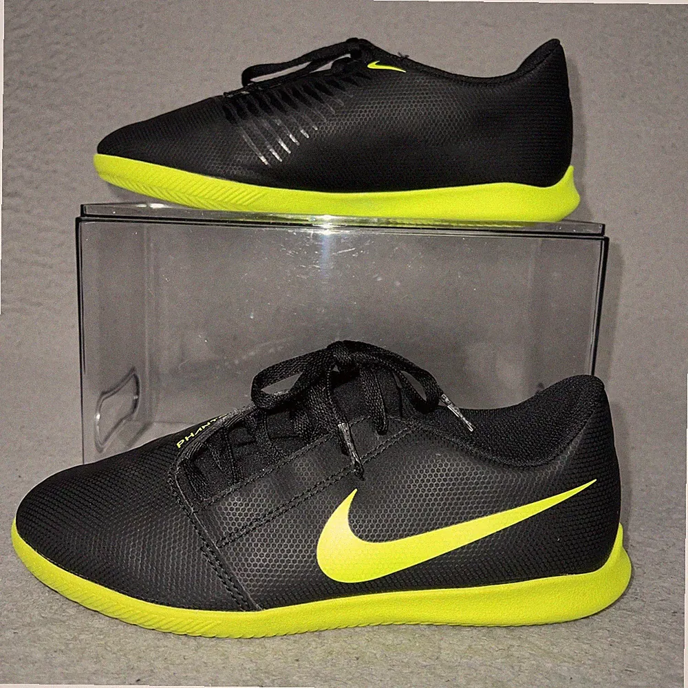 Nike Phantom Venom Club IC Indoor Soccer Youth Sz 4 Black Volt Cleats AO0399-007