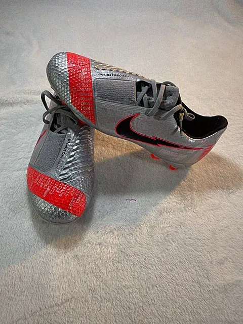 Nike Phantom Venom Elite FG 'Metallic Grey Crimson' sz: 6Y // 7.5W (AO7540-906)