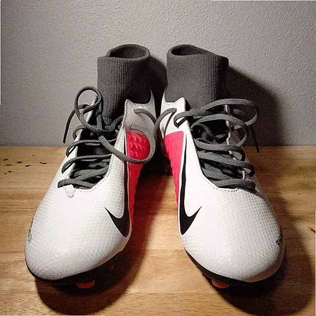 Nike Phantom Vision Club Soccer Cleats Pure Platinum/Black/ Lt Crimson Mens 10.5