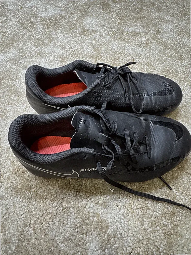 Nike Phantom Youth Soccer cleats Youth Size 1.5