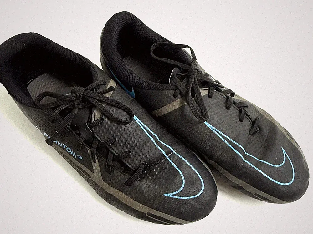 Nike Phanton GT2 Black w/ Blue Logo Soccer Cleats for Boys Size 5.5