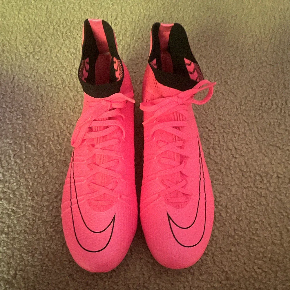 Nike Pink Black Mid Top Lightweight Soccer Cleats Synthetic Rubber
