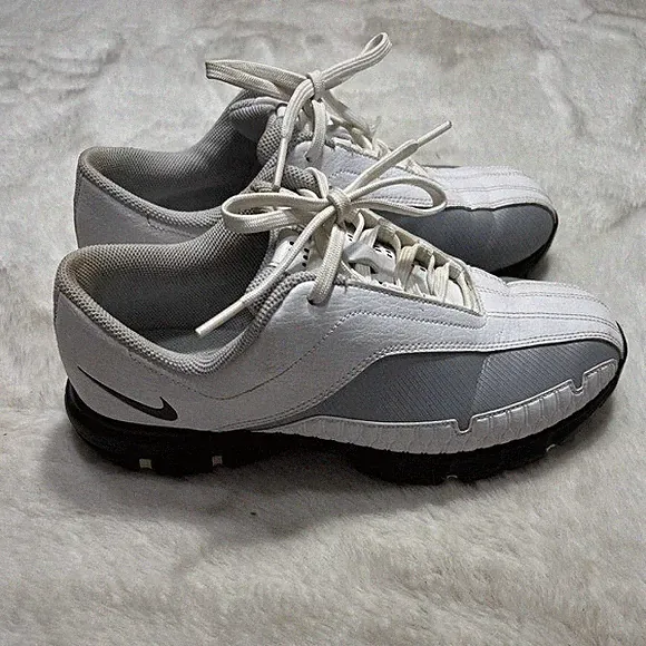 Nike power channel cleats sneaker youth size 5Y