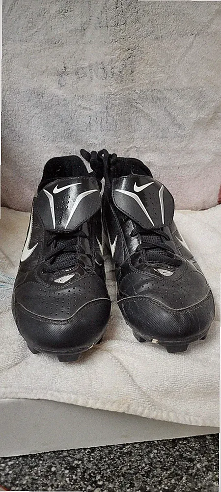 Nike Power Channel Size 5.5 Youth Black And White Cleats