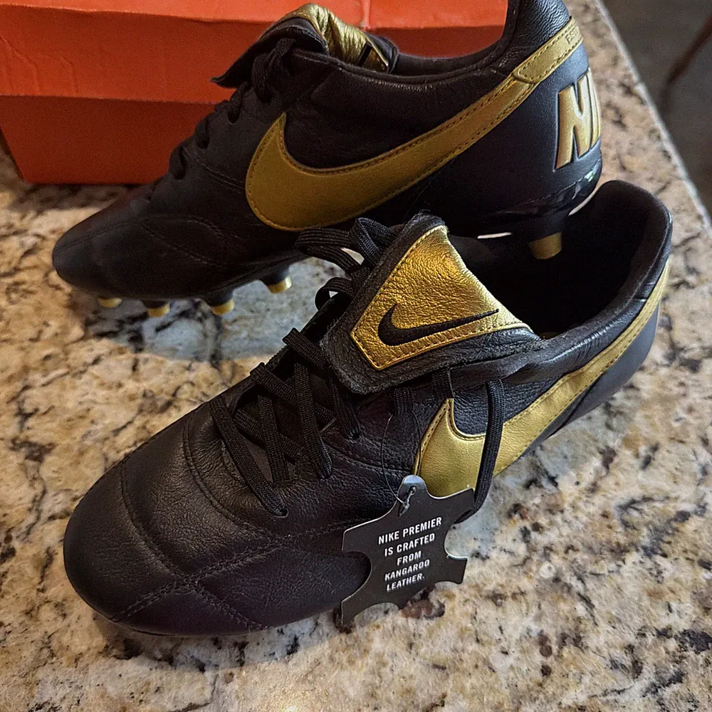 Nike Premier II FG Leather Size 7 Soccer Cleats Black Gold 917803-077
