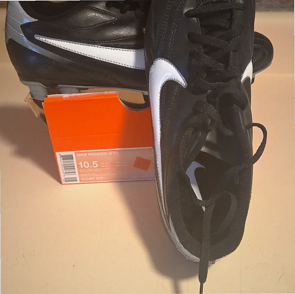 Nike Premier III FG Black/White/Silver Low Top Lace-Up Soccer Cleats 442467-010