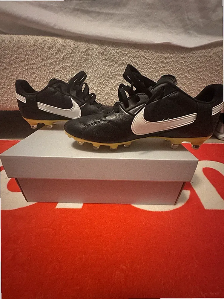 Nike Premier Kids 6.5 Youth Soccer Cleats Not Oh Box But Comes with A Box