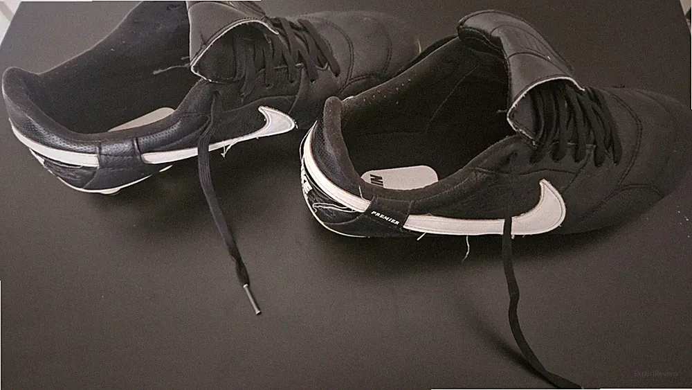 Nike Premier Men’s Leather Soccer Cleats Black/White Low Top Lace-Up