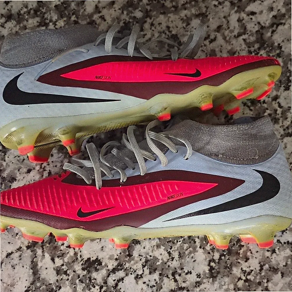 Nike Pro Phantom Soccer Cleats - Gray/Hot Pink/White Colorway Size 6.5