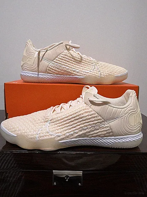 Nike React Gato Guava Ice White Mens Size 11.5 CT0550-800 Indoor Soccer Cleats