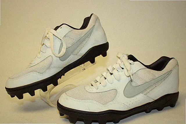 Nike Shark Vintage 1990 Mens Size 8 41 Lace Up Turf Football Cleats Shoes NEW