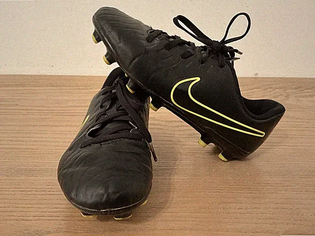 Nike Shoes Youth Size 2.5Y Black Yellow Soccer Cleats Sneakers DV4352-001