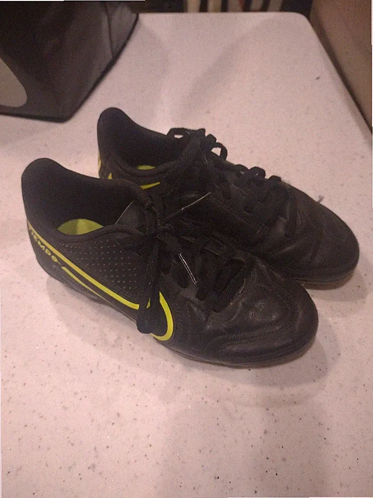 NIKE Size 1.5 Youth TIEMPO LEGEND 10 CLUB FIRM GROUND YOUTH SIZES CLEATS BLACK