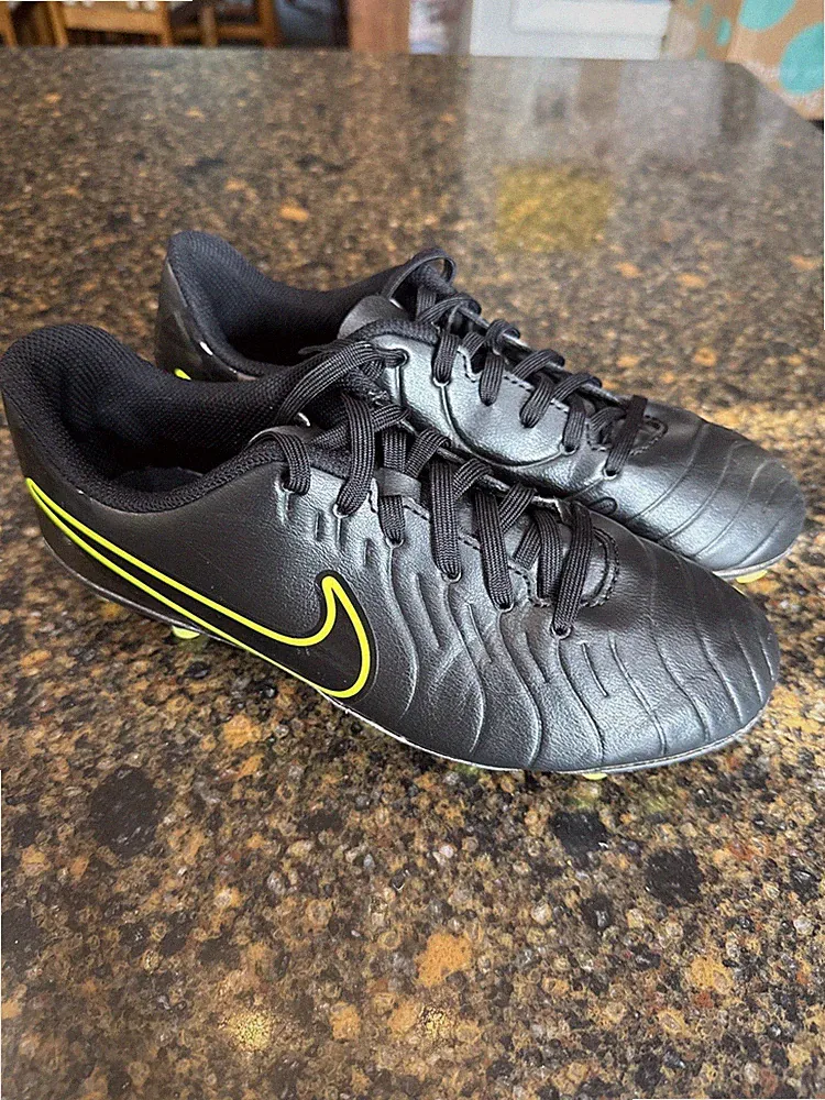 NIKE Size 5 Youth TIEMPO LEGEND 10 CLUB FIRM GROUND YOUTH SIZES CLEATS BLACK