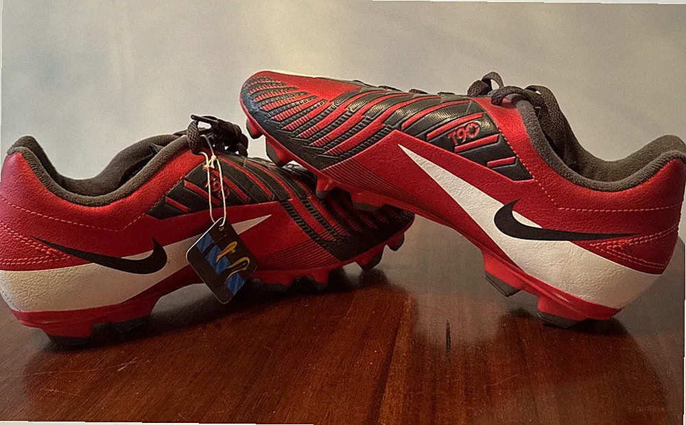 Nike Soccer Cleats 4Y Red Total 90 shoot IV t90 472567-610 VTG