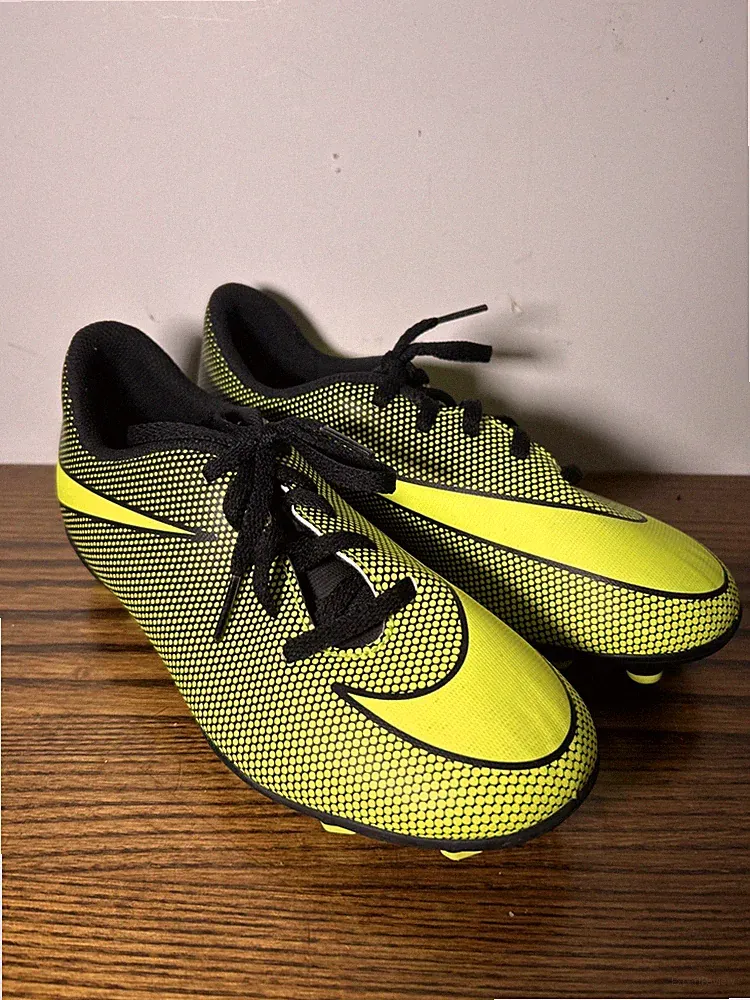 Nike soccer cleats 5Y Fluorescent, Green, And Black