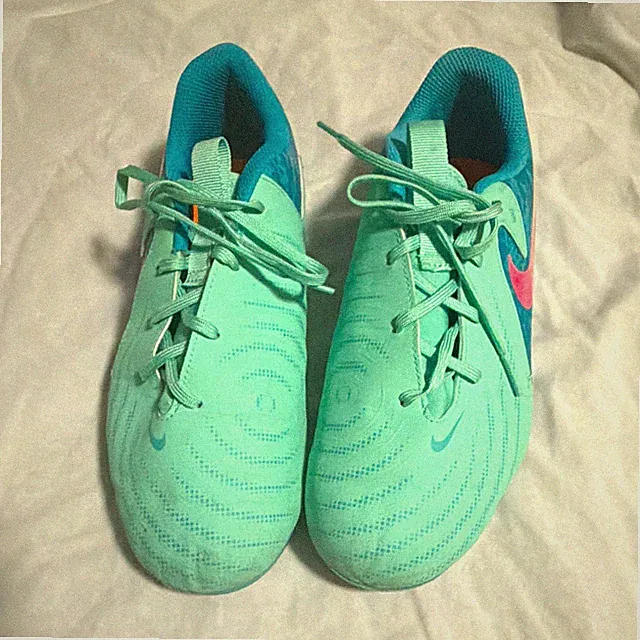 Nike Soccer Cleats Aqua Blue/Teal with Pink Swoosh Molded Studs