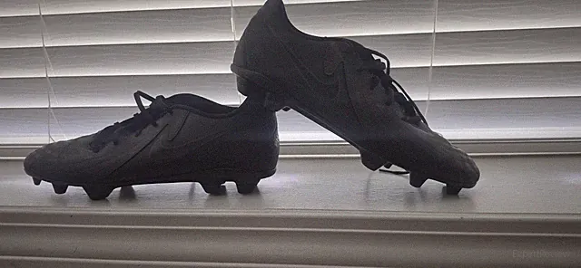 Nike ' Soccer Cleats Black US 10 Molded Studs Lace-Up Shoes