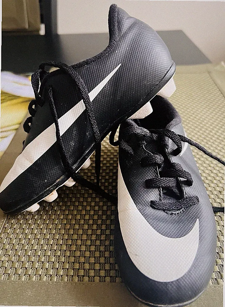 Nike Soccer Cleats Boys US Size 13.5 Shoes Black White