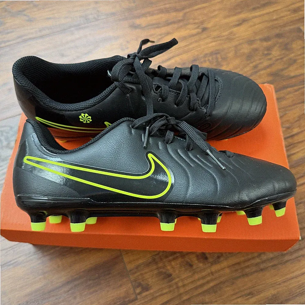 soccer cleats boys