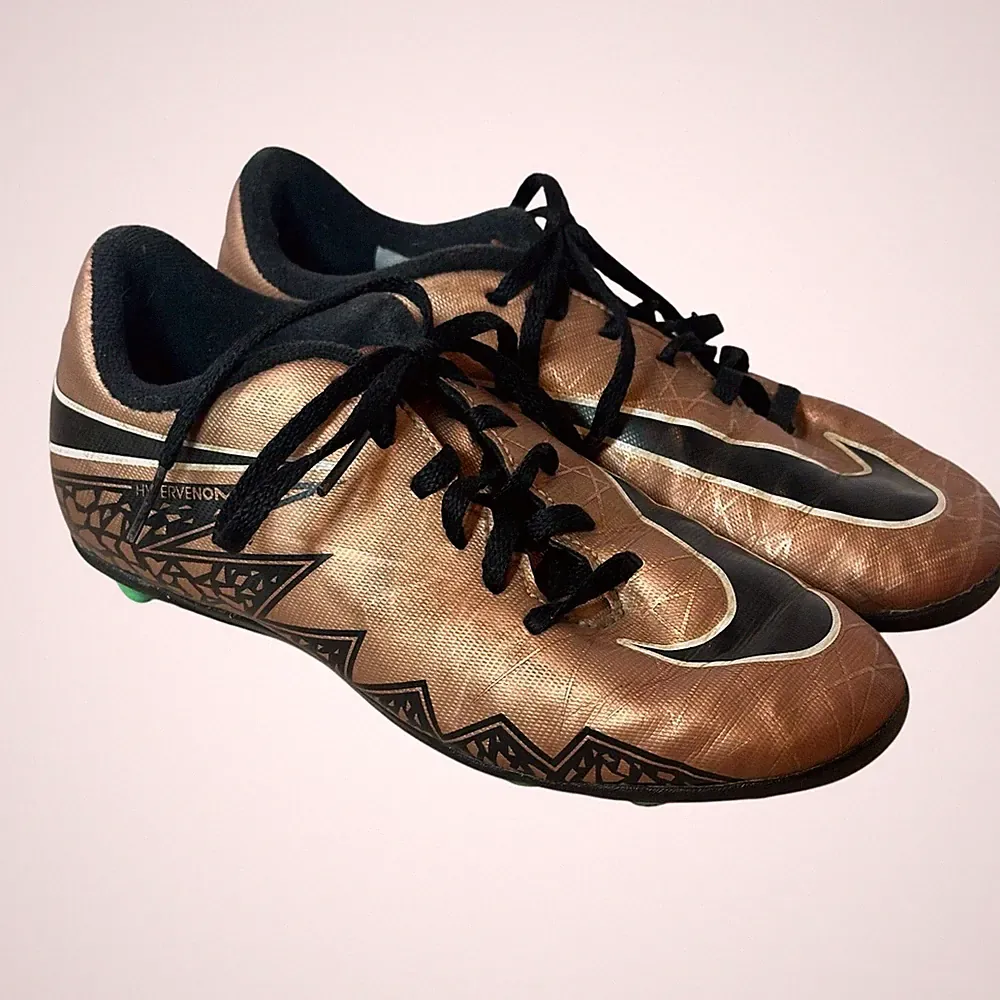 Nike Soccer Cleats Hypervenom Phade 2 FG-R GS Metallic Brown Gold Black Size 1.5
