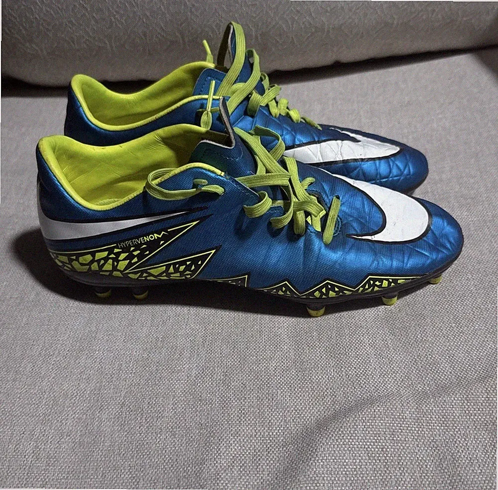 Nike Soccer Cleats Junior 8.5 Blue, Green And White