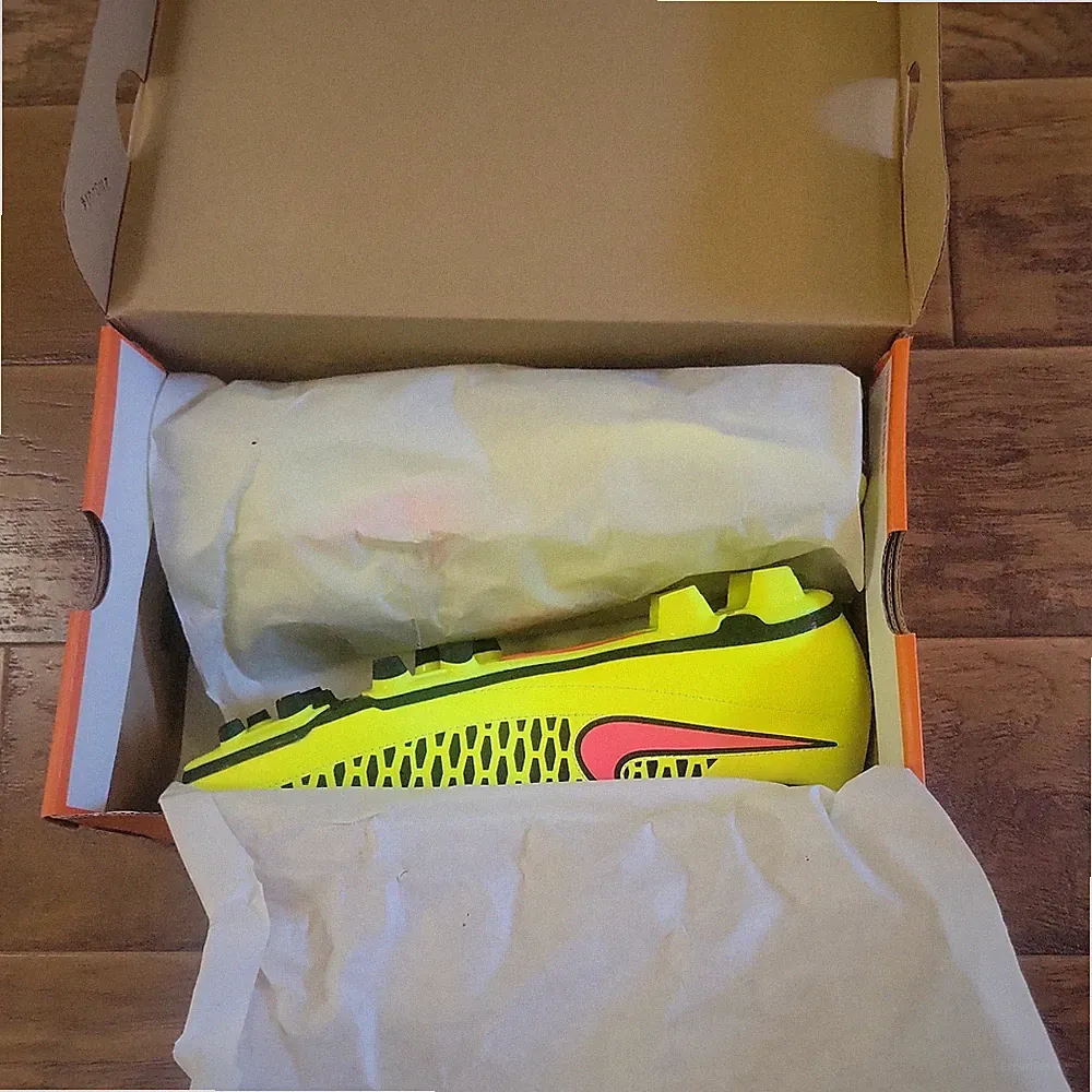 Nike Soccer Cleats Magista OLA FG - Size 10 - New In Box