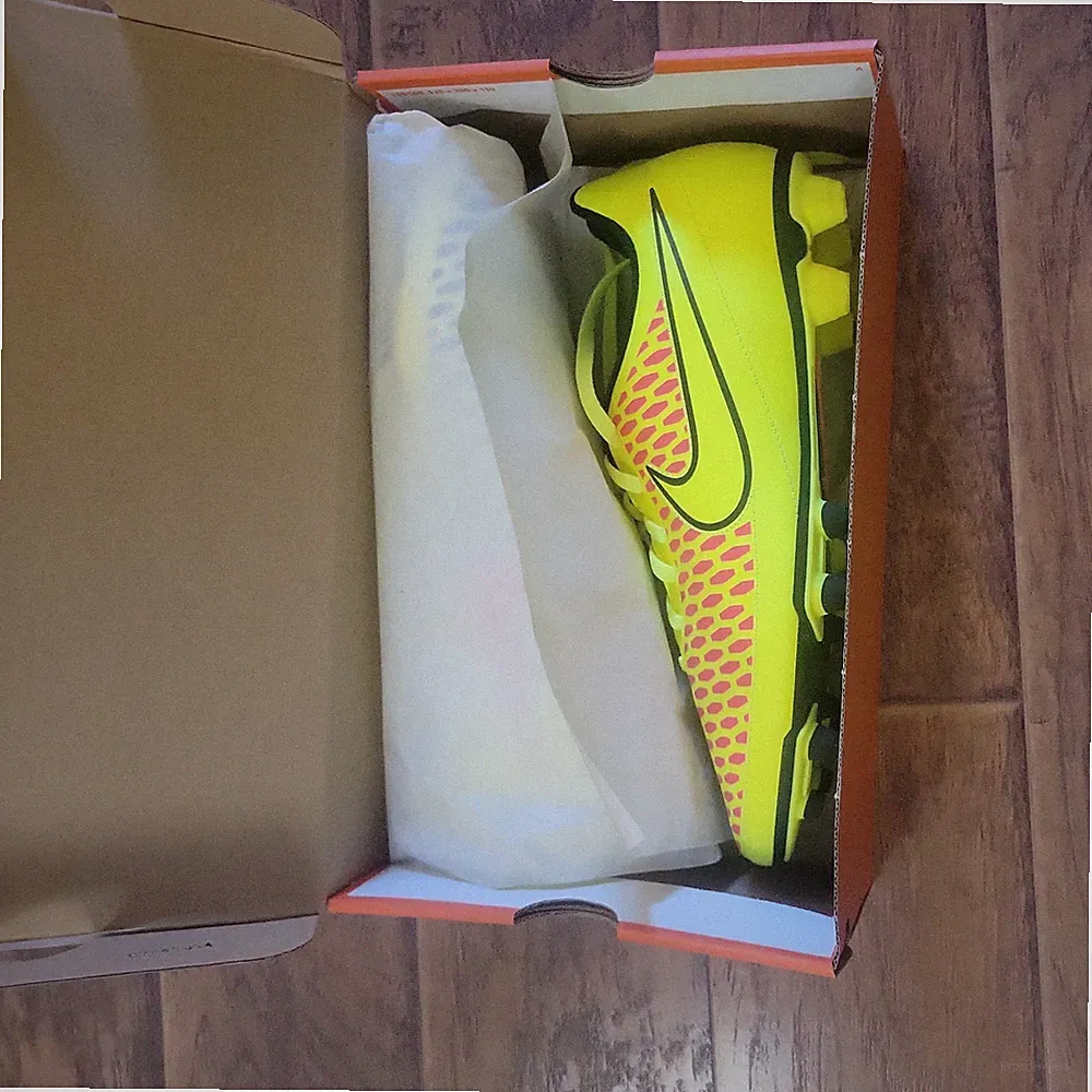 Nike Soccer Cleats Magista OLA FG - Size 11.5 - New In Box