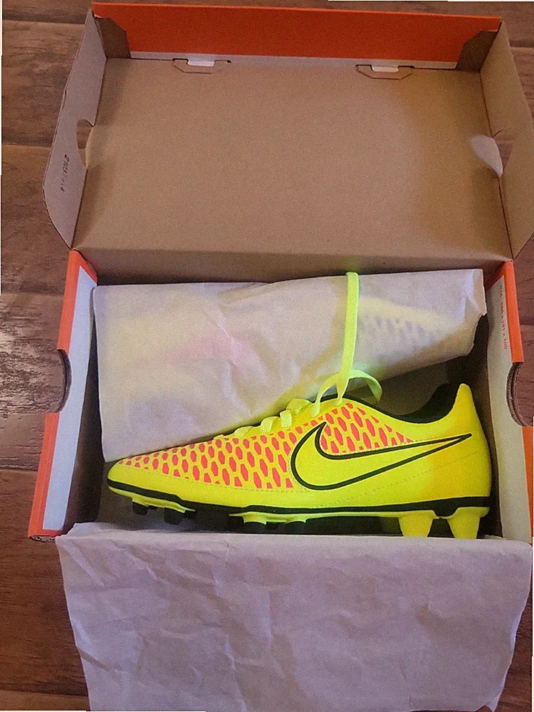 Nike Soccer Cleats Magista OLA FG - Size 7 - New In Box