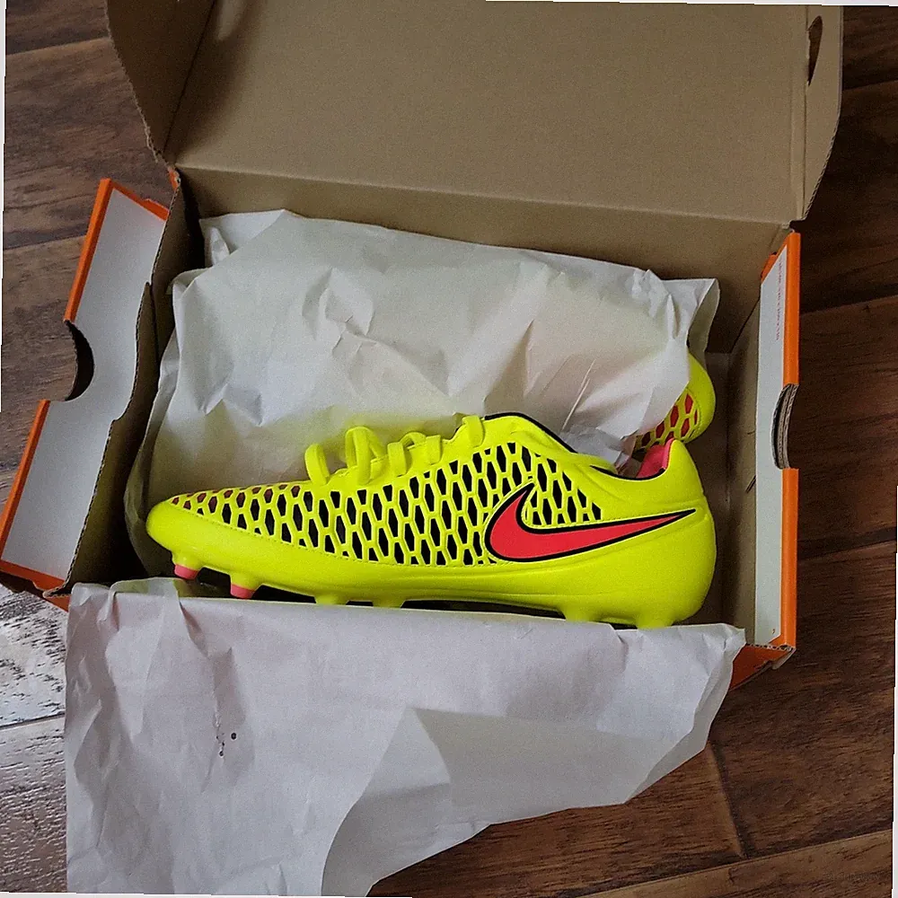 Nike Soccer Cleats Magista Orden FG - Size 9 - New In Box
