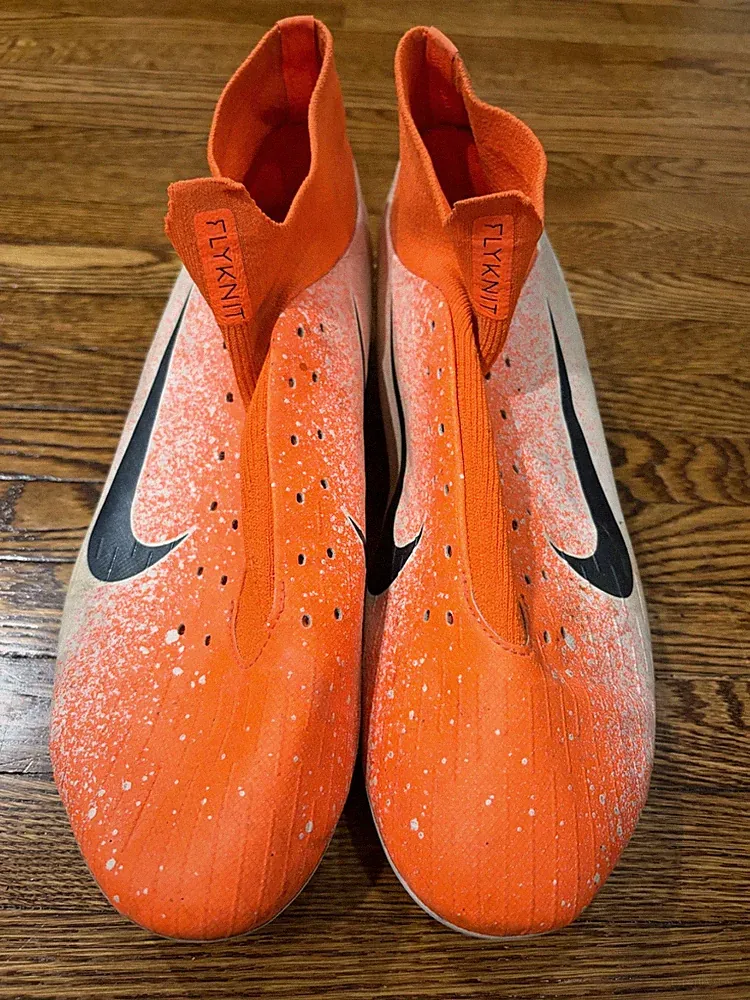 Nike Soccer Cleats Men 10.5 Orange White Flyknit Mercurial AH7368-801