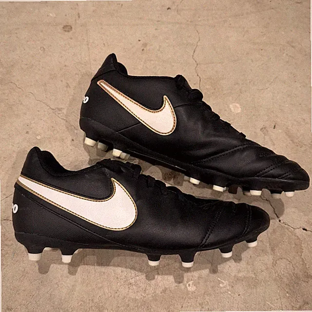 Nike Soccer Cleats Mens 7.5 Black Tiempo Genio II Leather FG Football 819233-010