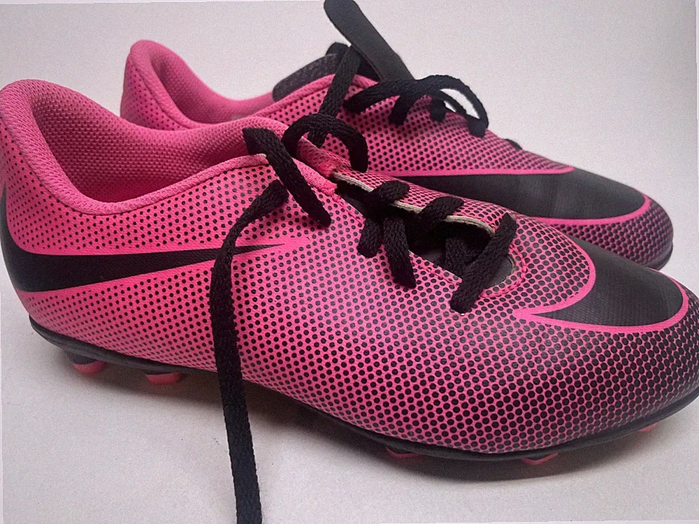 Nike Soccer Cleats Shoes Girls Pink & Black Size 5 .5 Youth, Fantastic 🔥