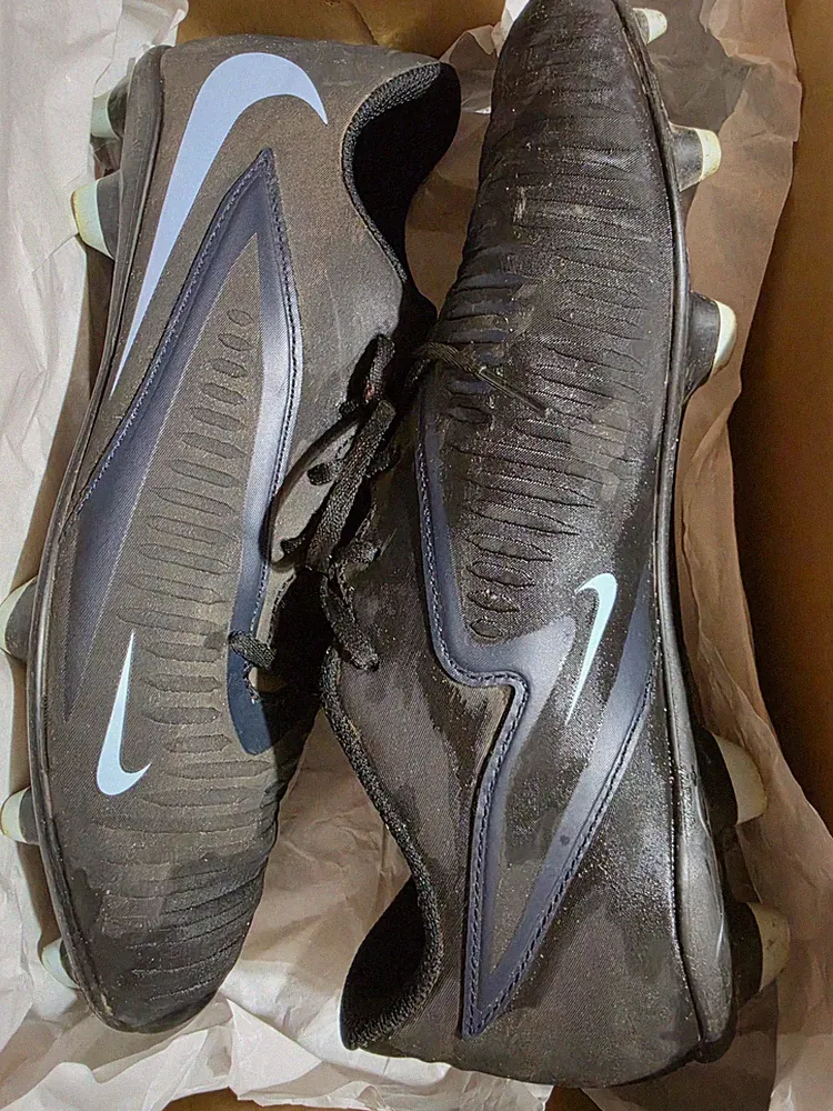 nike soccer cleats size 10 mens. Used only 1 month