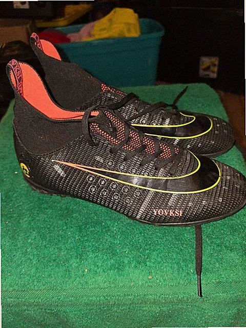 nike soccer cleats size 11 (V8)