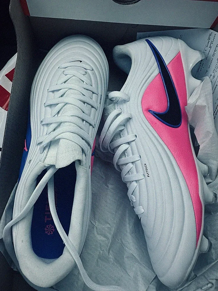 Nike Soccer Cleats Size 6.5