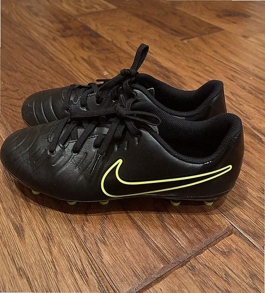 Nike Soccer Cleats Sz 3 Jr. Tiempo Legend 10 Club Big Kids' Multi-Ground Low-Top