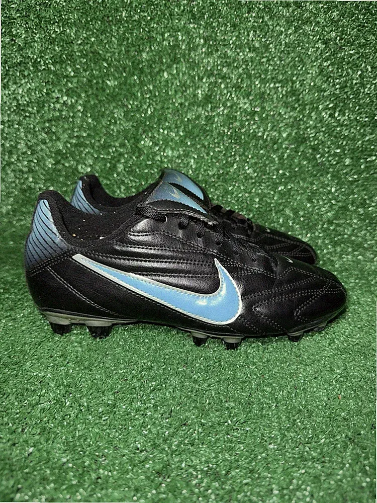 Nike Soccer Cleats Women Size 8 Vintage Premier II FG 2010 University Blue Shoes