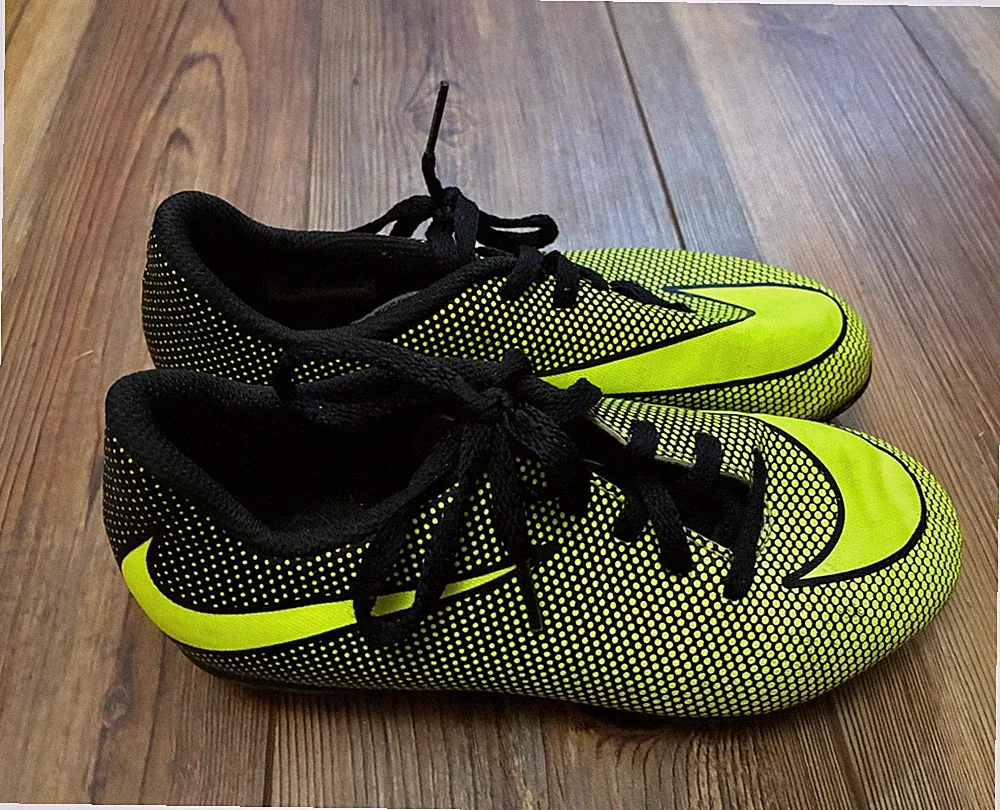 Nike Soccer Cleats Yellow Black FG Youth Size 1.5Y Kids Football Shoes FAST SHIP